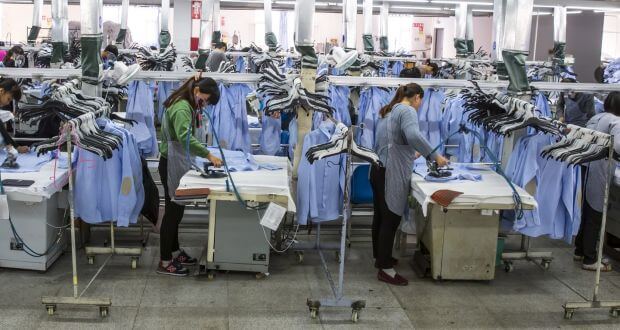 Compre Nuevas Camisetas Baratas De La Aduana De La Venta Al Por Mayor De La  Camiseta Del Cuello De Los Hombres O De Las Camisetas De Algodón Del Diseño  y Camiseta de