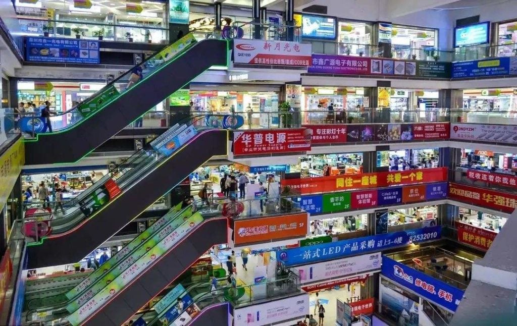 Hot selling electronic components in Huaqiangbei Electronics market