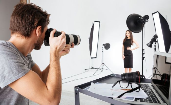 What does a professional commercial photographer do