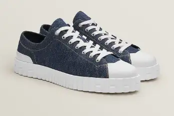 Cross Sneaker