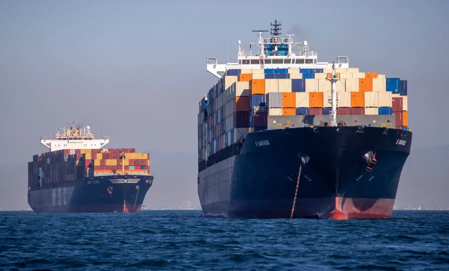 Pros and Cons of Shipping by Sea